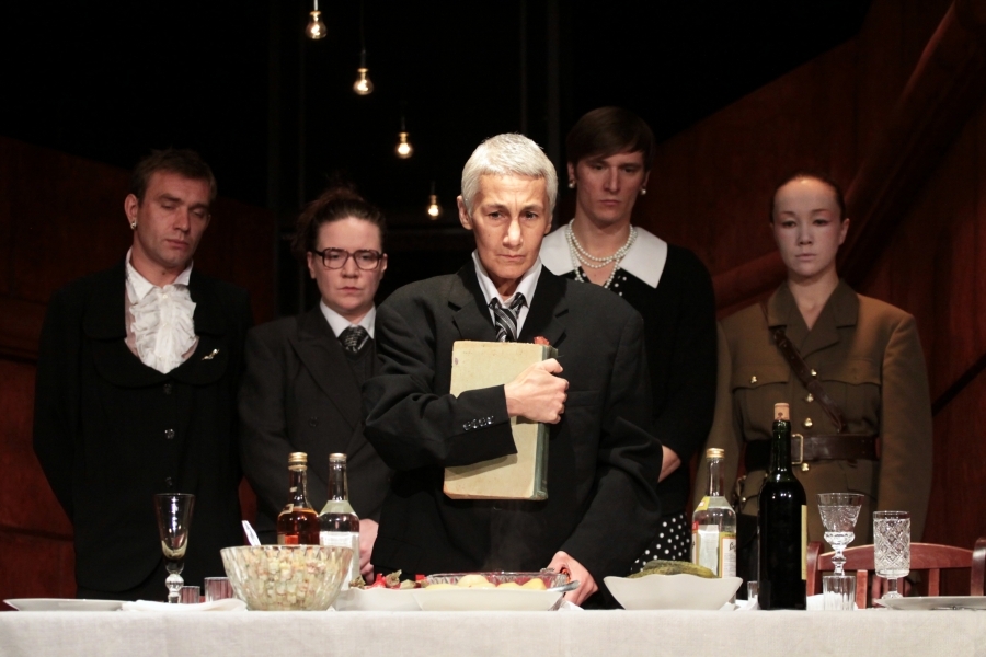 lir-k-bogomolova…riyut-komedianta